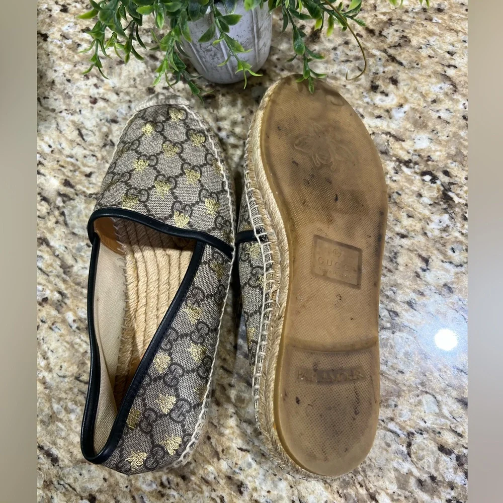 GUCCI Beige Gold GG Supreme Canvas Leather Bee Espadrilles 38